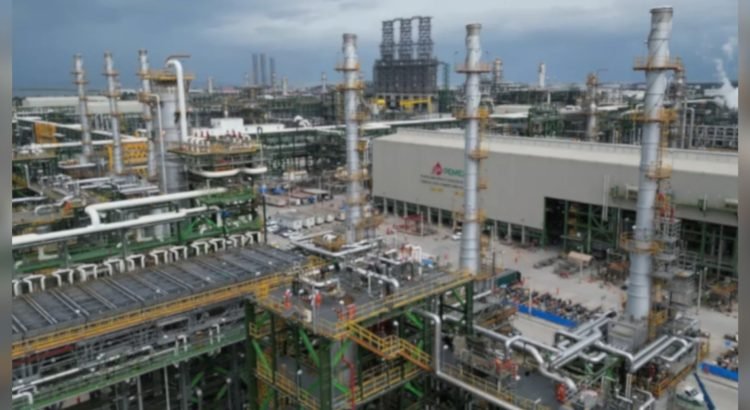 Refinería de Dos Bocas alcanza 56% de su capacidad de producción