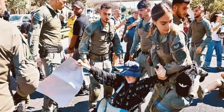Miles de israelíes bloquean las calles como protesta