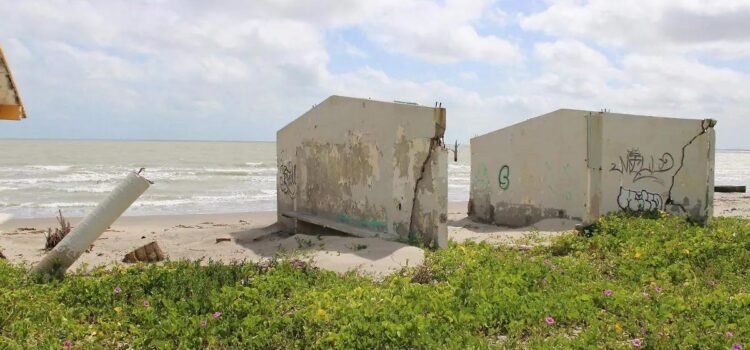 Mar se ‘tragó’ 440 metros de la comunidad de El Bosque, Centla