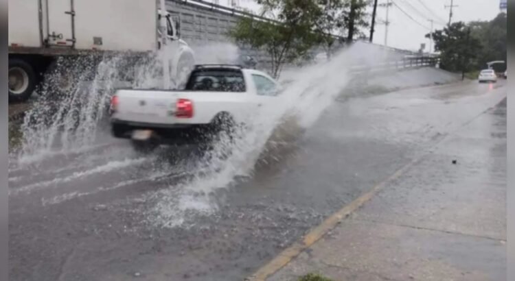 Persisten precipitaciones fuertes en Tabasco; alertan por ríos y zonas bajas