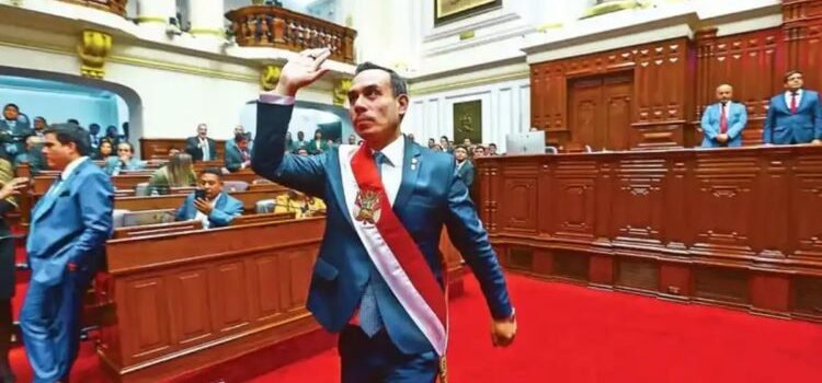 Entre protestas y señalamientos, José Jerí asumió la presidencia de Perú Entre protestas y señalamientos, José Jerí asumió la presidencia de Perú