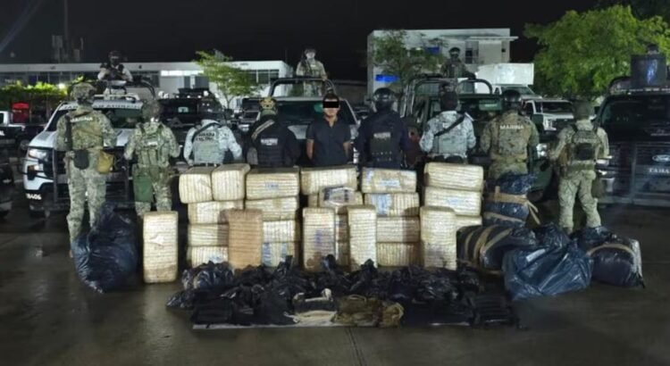 Doble golpe en Tabasco: cae “El Flaco” y dan con más de media tonelada de marihuana junto con dosis de cristal