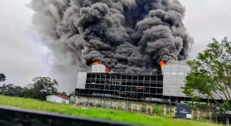Empresa de gas abandonada en Tabasco termina en llamas Empresa de gas abandonada en Tabasco termina en llamas