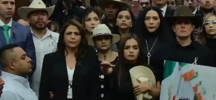 Rinde protesta Grecia Quiroz como nueva alcaldesa de Uruapan