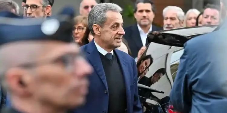 Solo duró Sarkozy 20 días en prisión