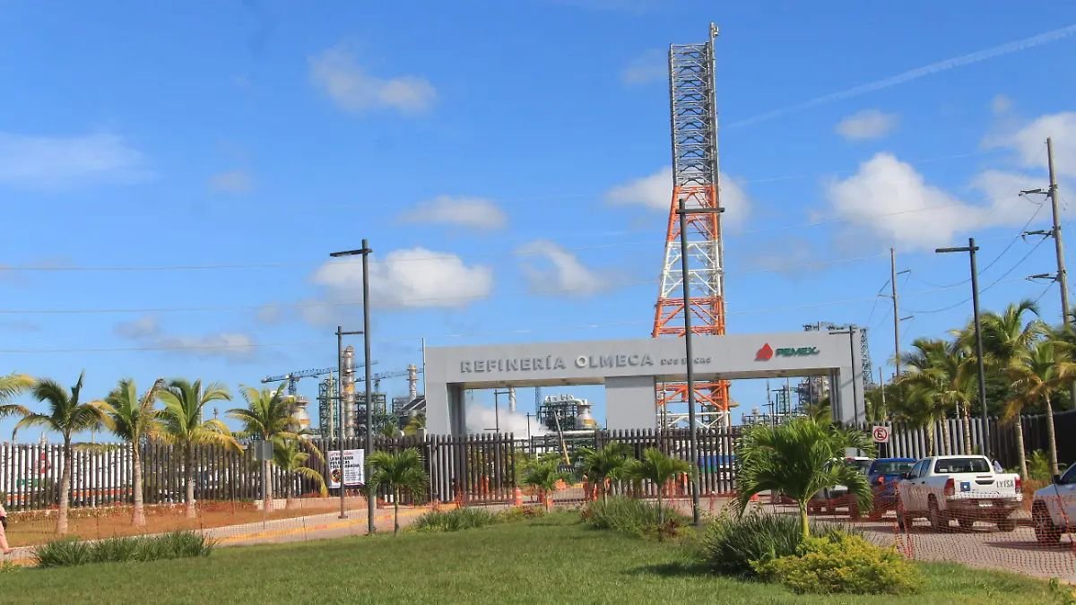 Sener reduce visitas a la refinería de Dos Bocas